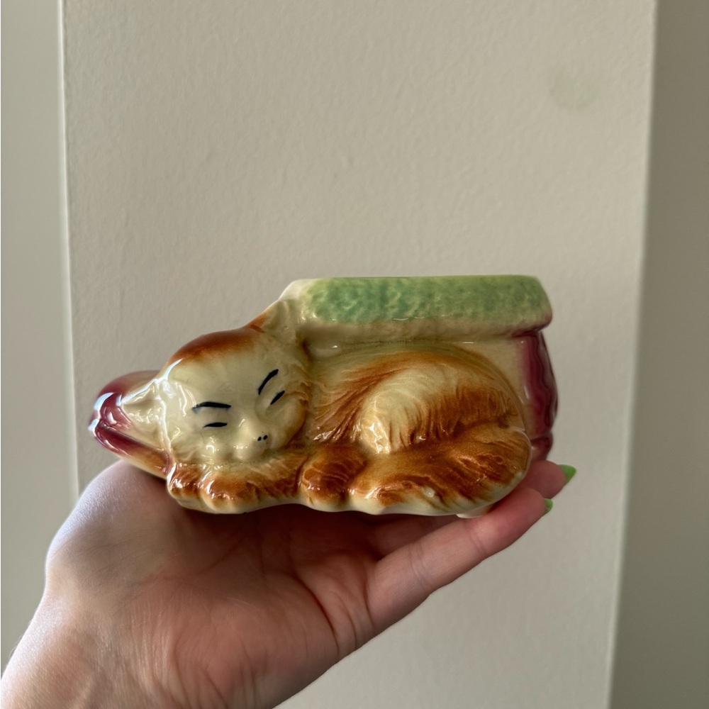 Vintage sleepy cat planter